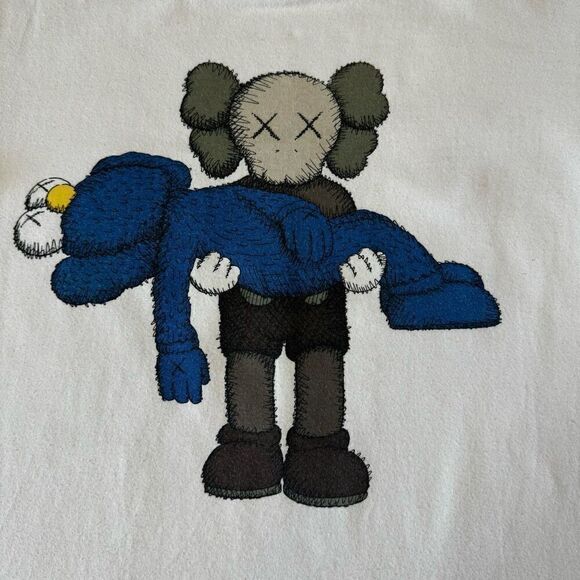 KAWS x Uniqlo Size S/M Gone Tee Shirt White Furry Companion Graphic Streetwear - Picture 3 of 5